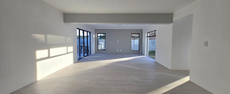 4 Bedroom Property for Sale in Franskraal Western Cape